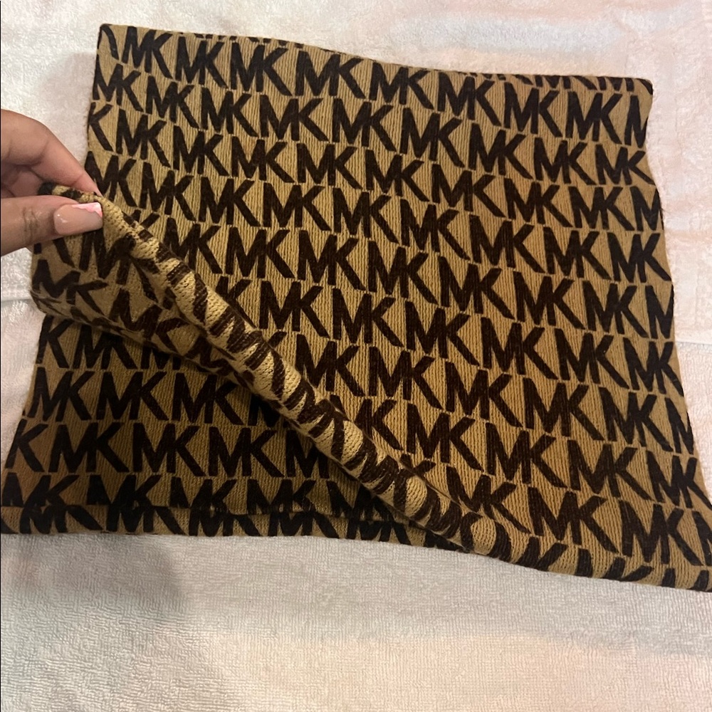 Michael Kors MK Logo Infinity Scarf